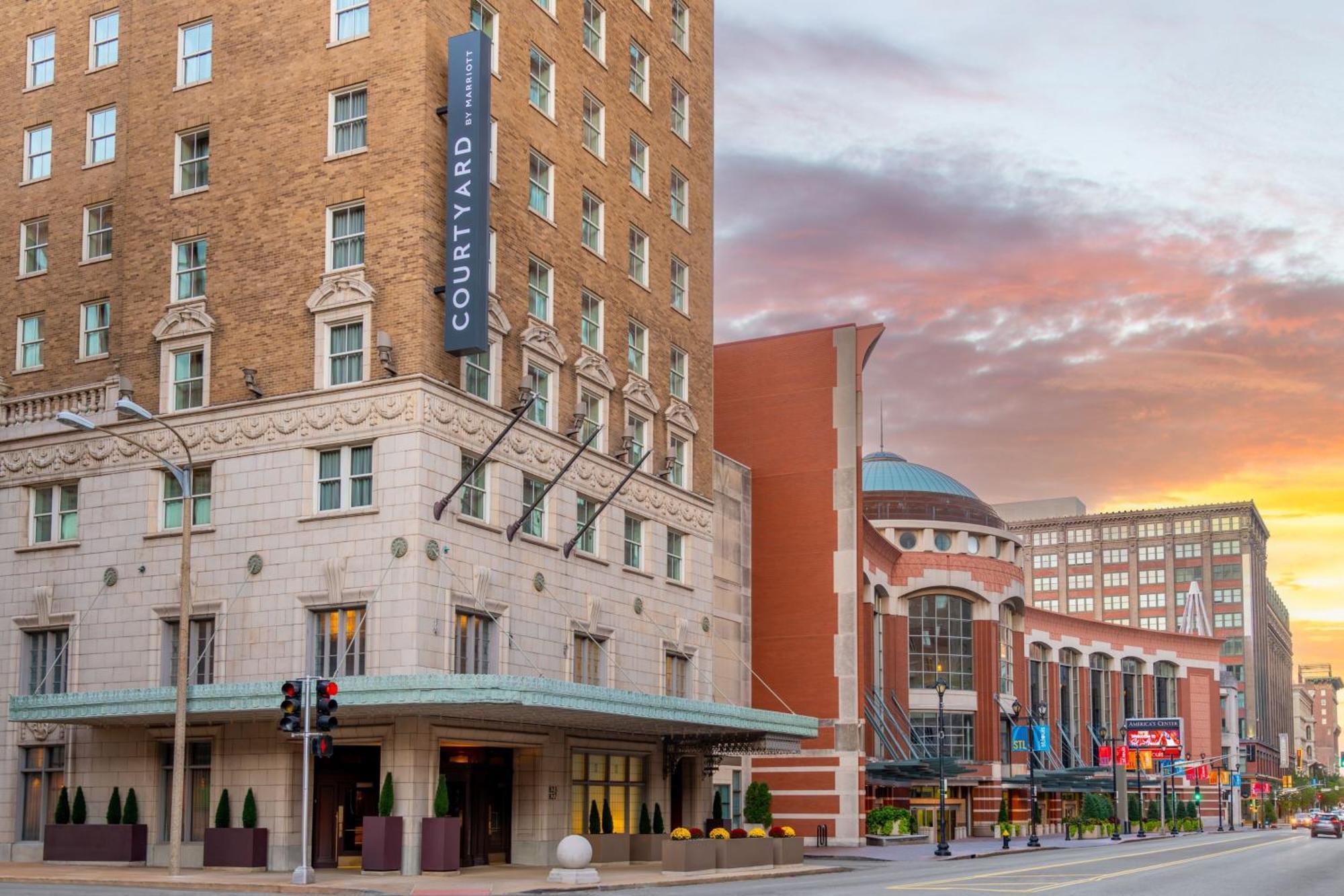 Courtyard St. Louis Downtown/Convention Center Hotel Exterior photo